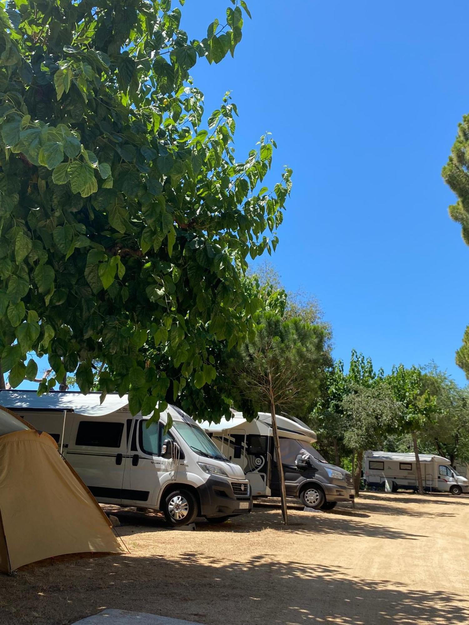 Camping Roca Grossa Calella Ngoại thất bức ảnh