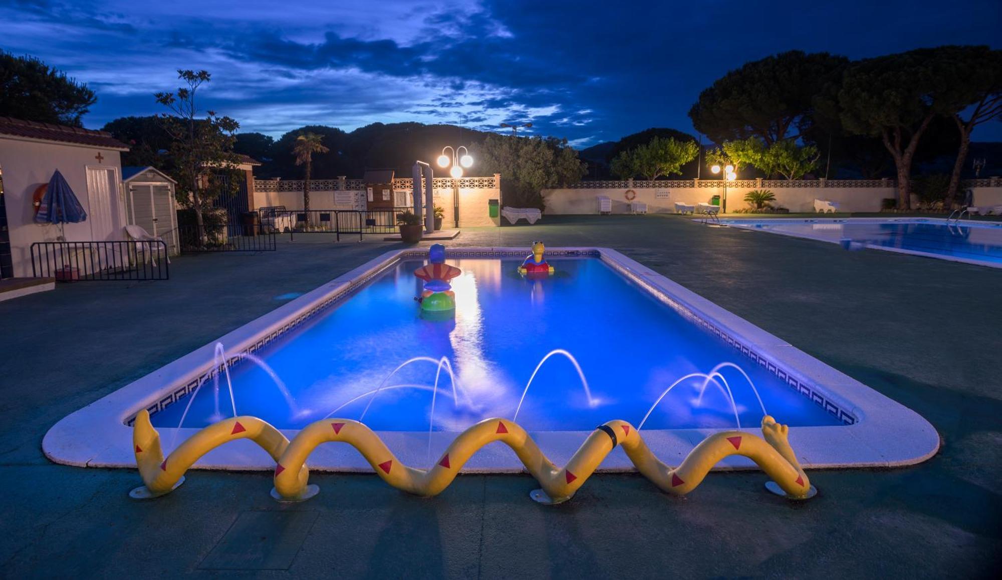 Camping Roca Grossa Calella Ngoại thất bức ảnh